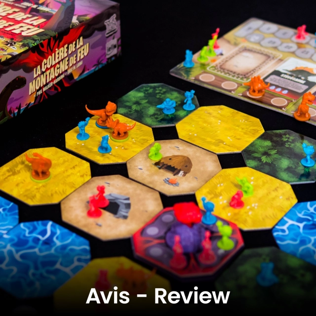 🔸La Colère de la Montagne de Feu🔸
(Fr & En)

@iello_fr

👀 C'est bien ?

La Colère de la Montagne de Feu est un jeu familial qui combine dés, placement, majorités et un plateau mouvant, offrant des parties dynamiques et imprévisibles. Son côté chaotique et le hasard des dés peuvent toutefois compliquer les stratégies, avec des manches qui peuvent se terminer rapidement, rendant le jeu parfois peu profond pour les joueurs expérimentés.

❤️Mécaniques simples et accessibles
❤️Plateau mouvant original, qui dynamise chaque partie
❤️Interaction forte grâce aux majorité
❤️Le matériel
❤️Pouvoirs variés des dinosaures

💔Chaotique et des manches courtes, ce qui peut limiter l’élaboration de stratégies sur le long terme
💔Trop simple pour les joueurs expérimentés
💔Hasard des lancers de dés et certains pouvoirs des dinosaures trop puissants

La note : 6,5/10
L'avis complet sur : www.mr-boardgames.com
.
.
.
Copie presse
.
.
.
👀 Is it good?

Wrath of Fire Mountain is a family game that combines dice, tile placement, majorities, and a moving board, offering dynamic and unpredictable gameplay. Its chaotic nature and the randomness of the dice can, however, complicate strategies, with rounds that can end quickly, sometimes making the game feel shallow for experienced players.

❤️Simple and accessible mechanics
❤️Original moving board that adds dynamism to every game
❤️Strong interaction thanks to majority rules
❤️The components
❤️Varied dinosaur powers

💔Chaotic and short rounds, which can limit the development of long-term strategies
💔Too simple for experienced players
💔Random dice rolls and some overpowered dinosaur abilities

Rating: 6.5/10
Full review at: www.mr-boardgames.com